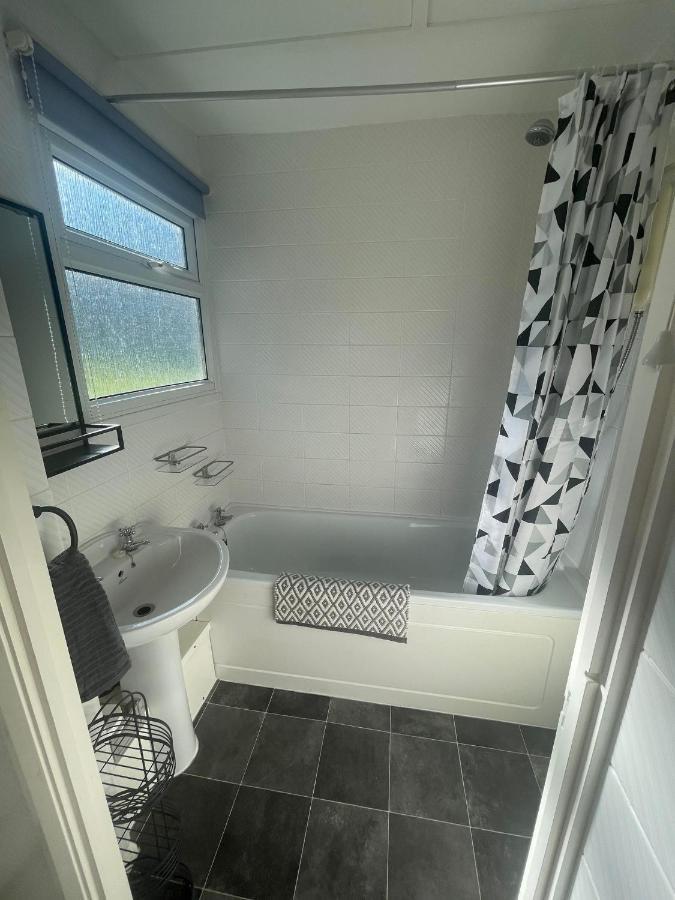 2 Bedroom Holiday Chalet Near Bude Kilkhampton Exterior photo